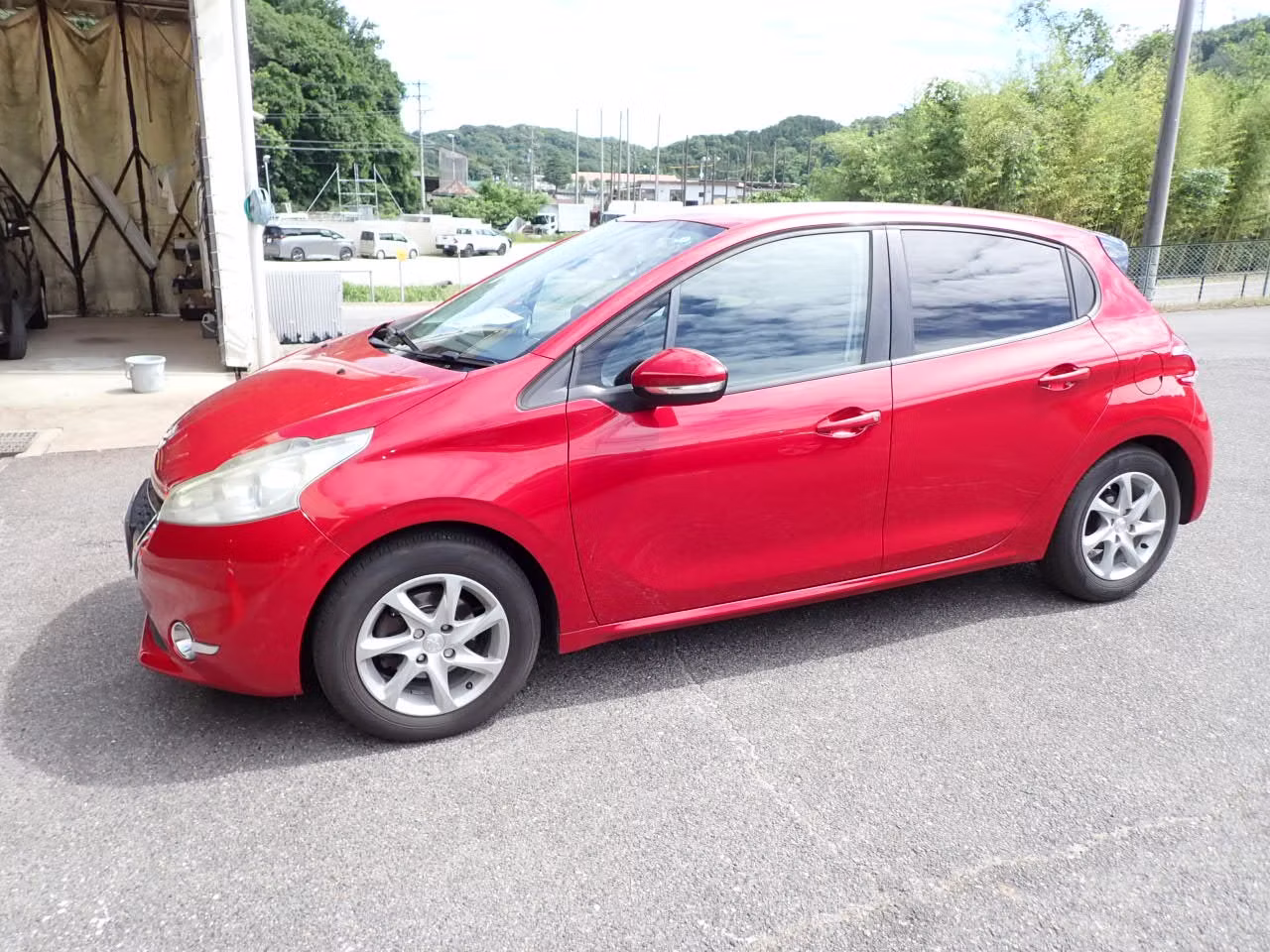 PEUGEOT 208
