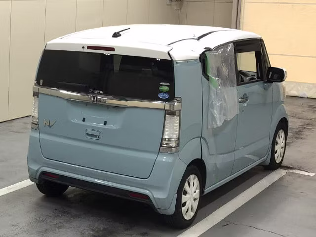 HONDA N-BOX SLASH