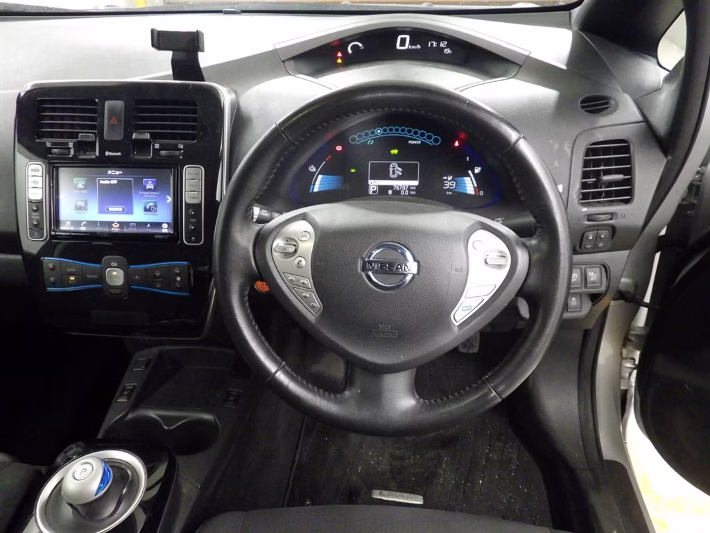 NISSAN LEAF