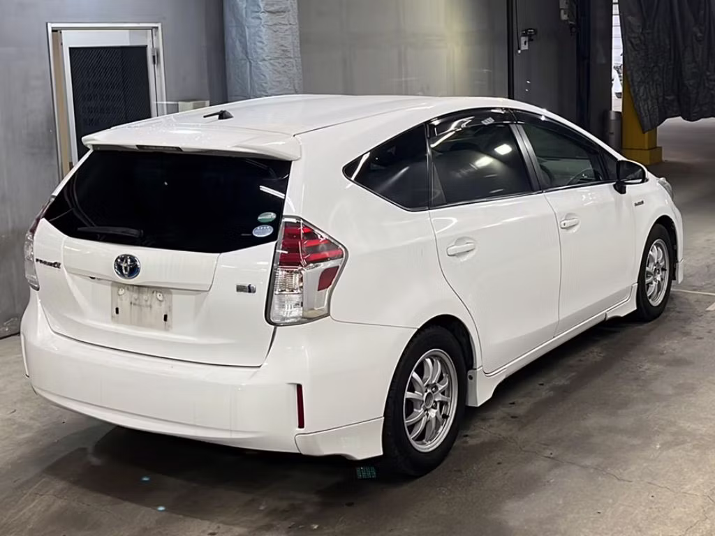 TOYOTA PRIUS ALPHA