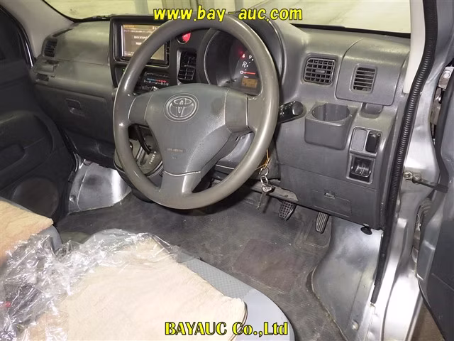 TOYOTA PIXIS VAN