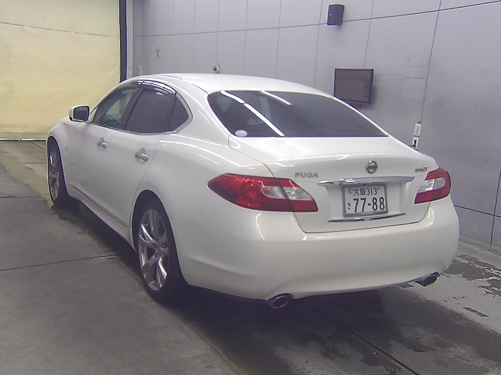 NISSAN FUGA