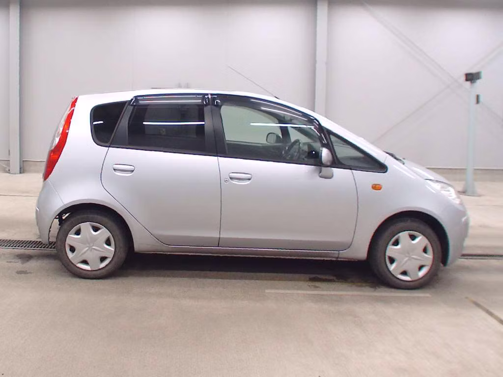 MITSUBISHI COLT