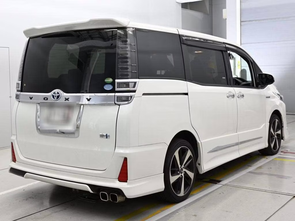 TOYOTA VOXY