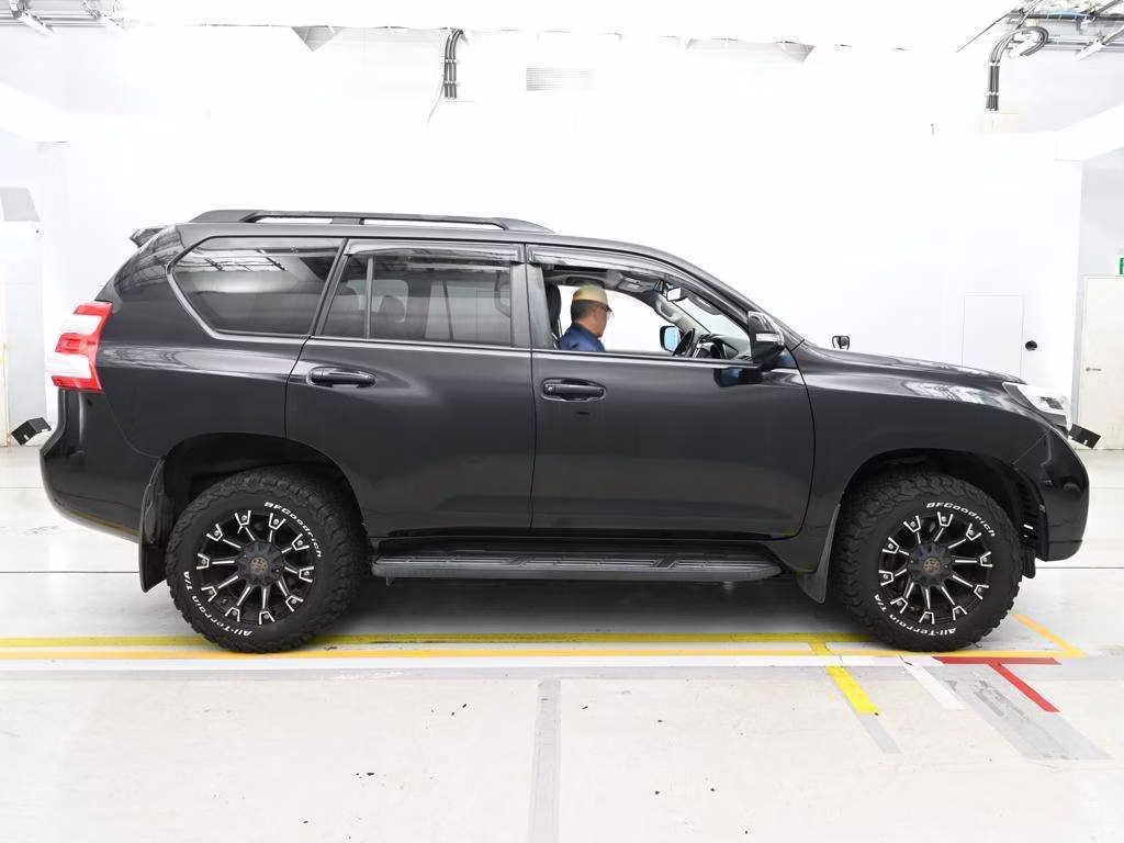 TOYOTA LAND CRUISER PRADO
