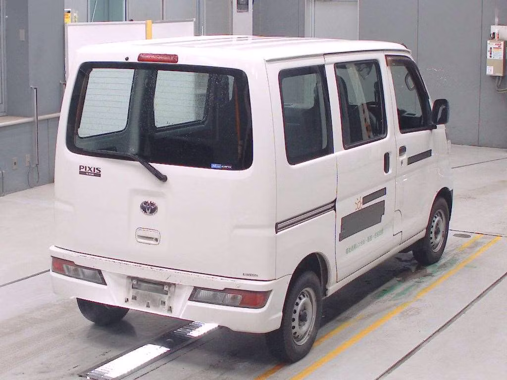 TOYOTA PIXIS VAN
