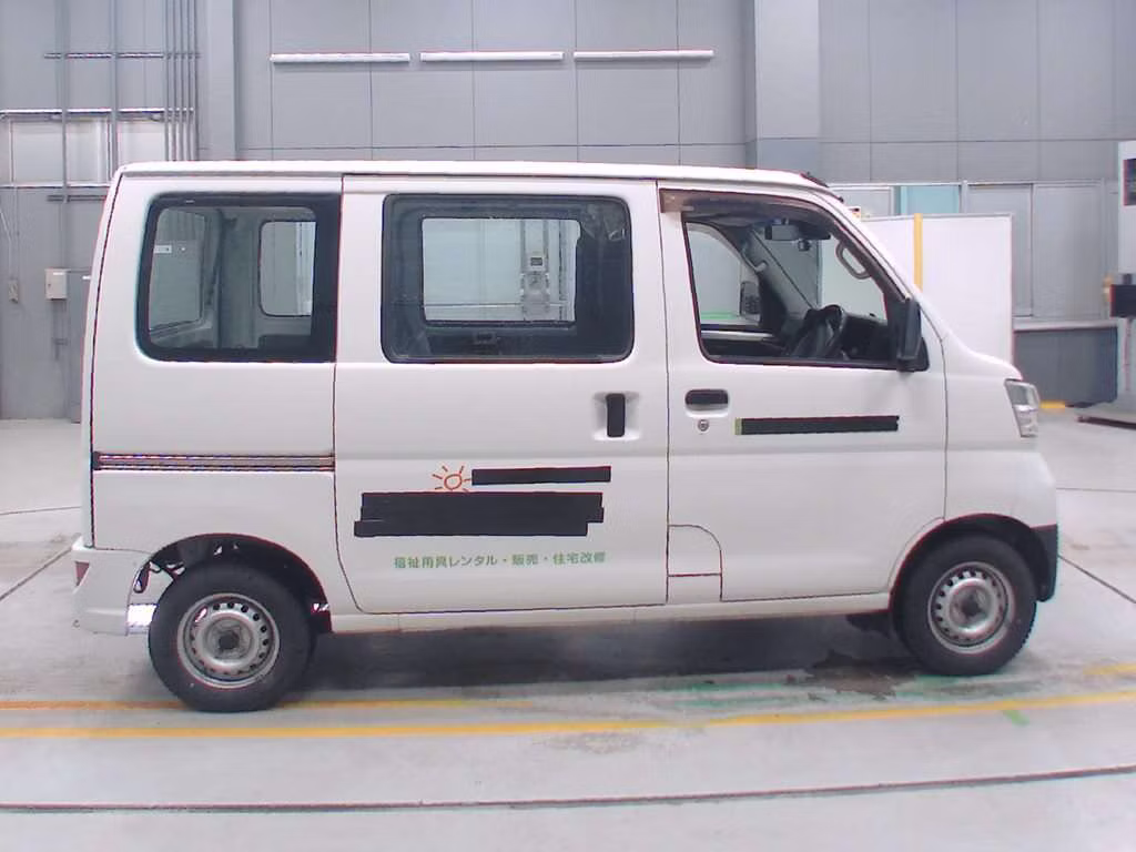 TOYOTA PIXIS VAN