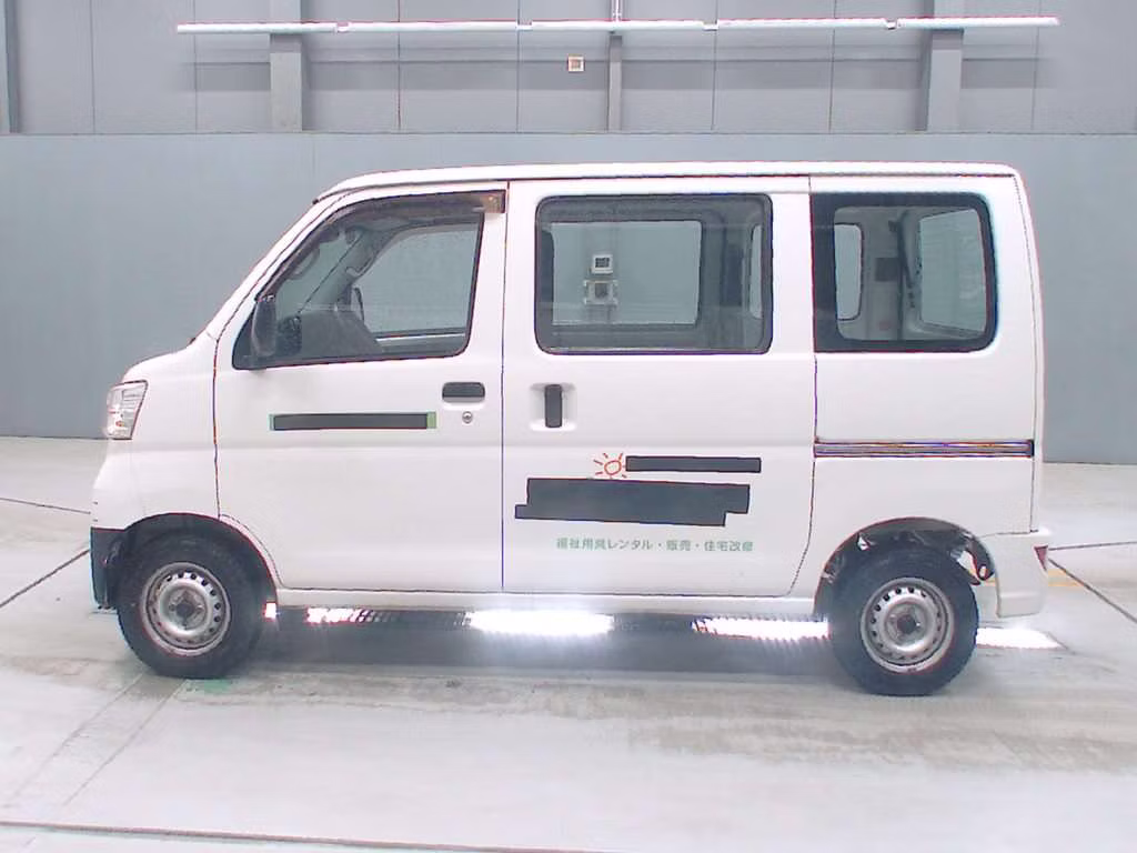 TOYOTA PIXIS VAN