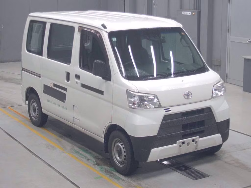 TOYOTA PIXIS VAN