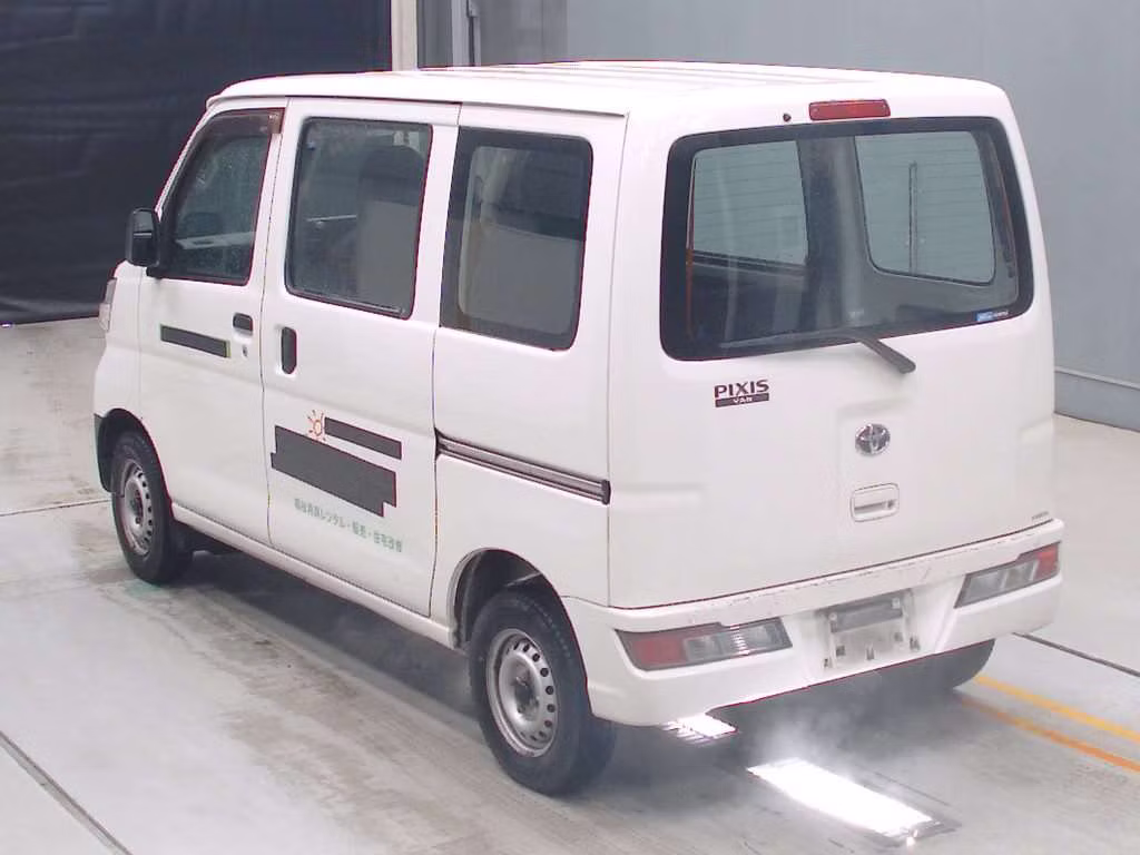TOYOTA PIXIS VAN