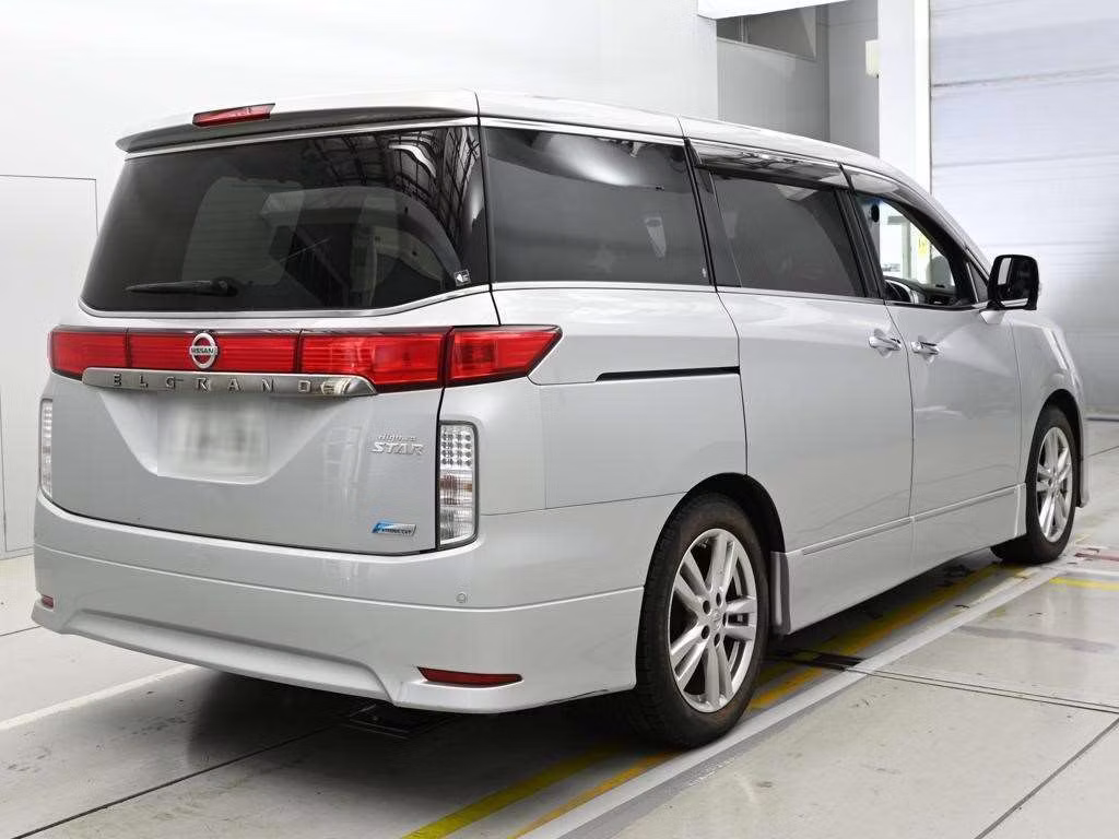NISSAN ELGRAND