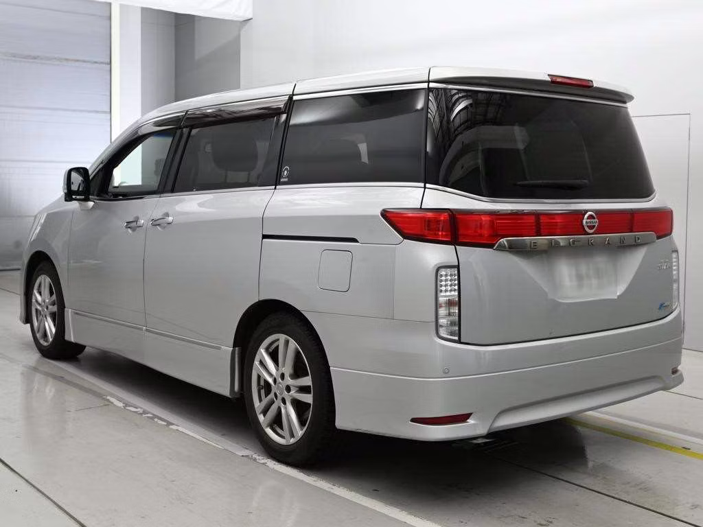 NISSAN ELGRAND