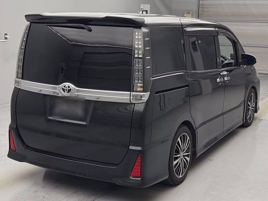TOYOTA VOXY
