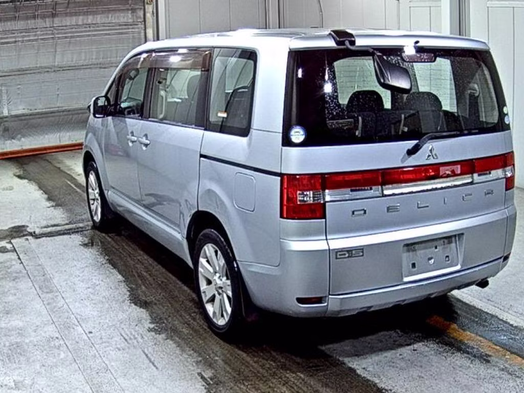 MITSUBISHI DELICA D:5