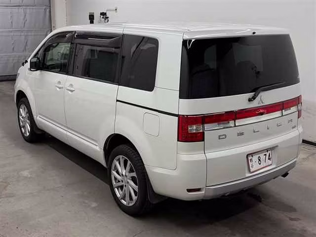 MITSUBISHI DELICA D:5