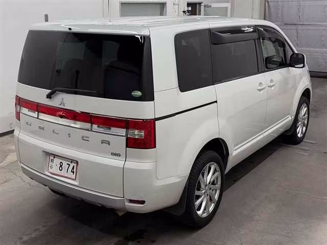 MITSUBISHI DELICA D:5