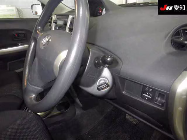 TOYOTA IST