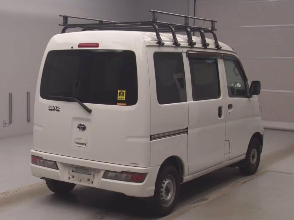 TOYOTA PIXIS VAN