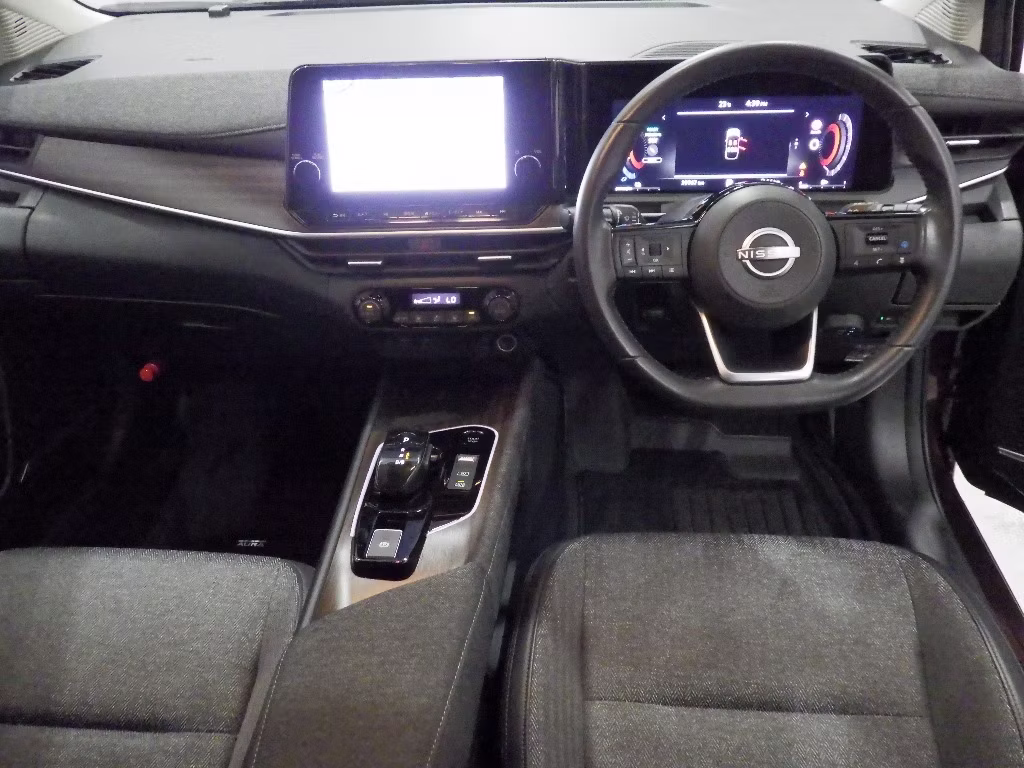 NISSAN AURA