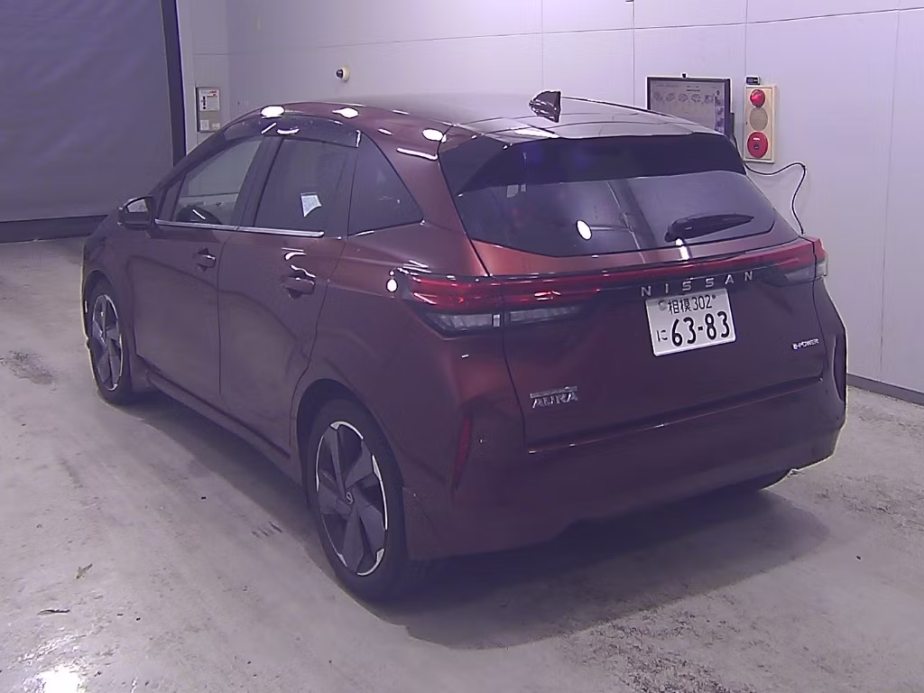 NISSAN AURA