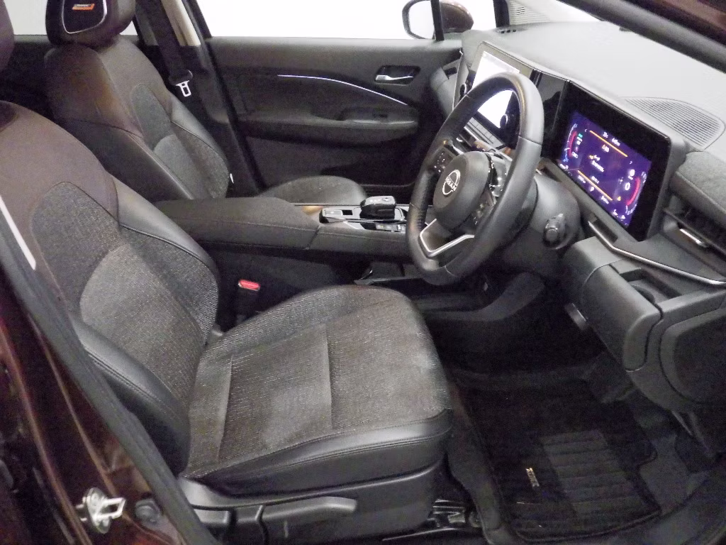 NISSAN AURA