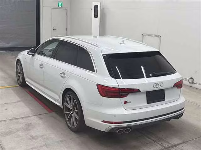 AUDI S4