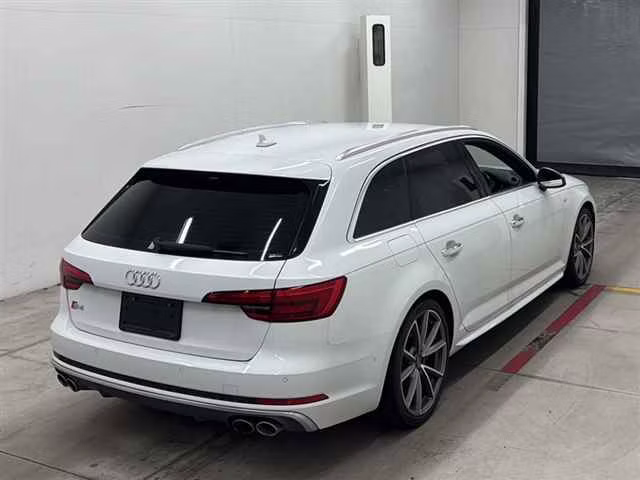 AUDI S4