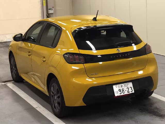 PEUGEOT 208