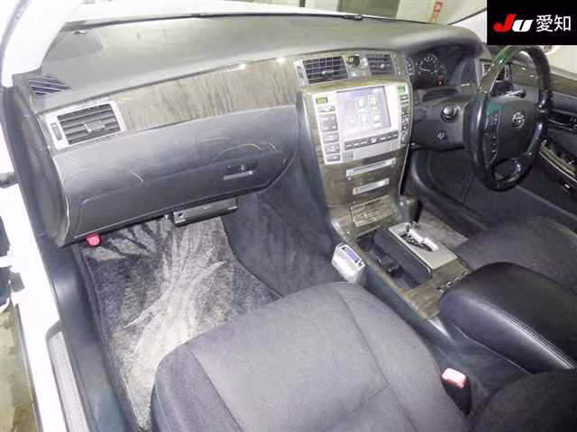 TOYOTA CROWN MAJESTA