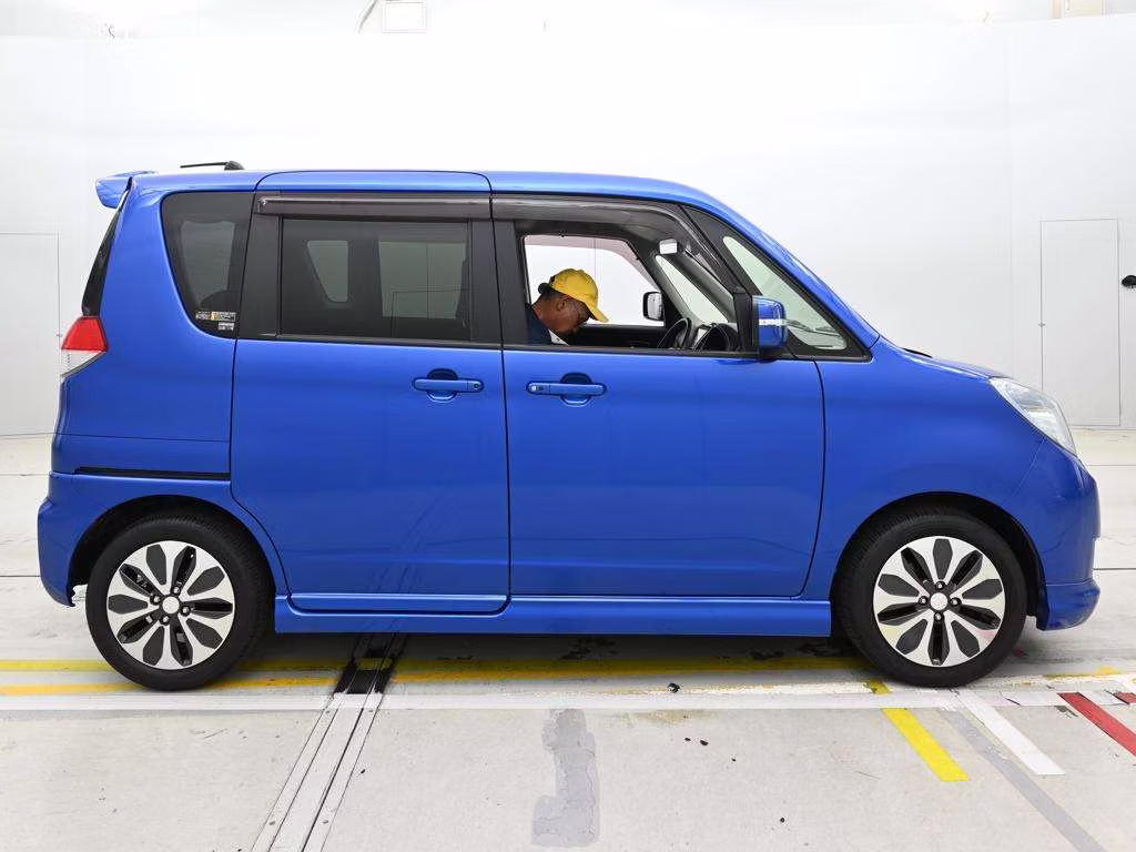 MITSUBISHI DELICA D:2