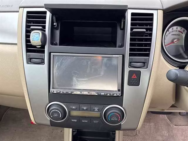 NISSAN TIIDA LATIO