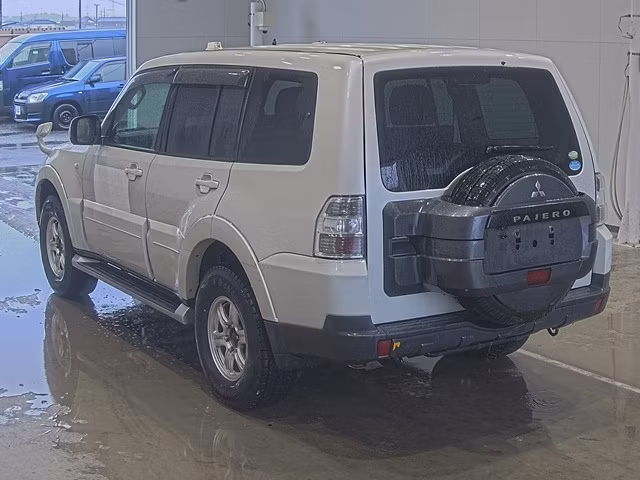 MITSUBISHI PAJERO