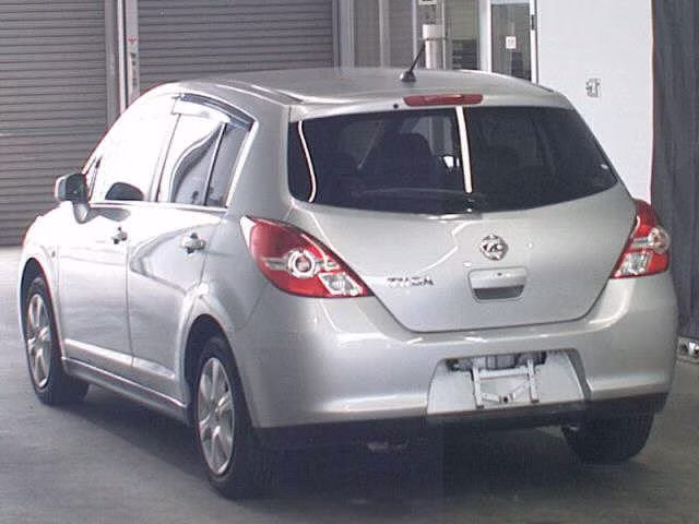 NISSAN TIIDA