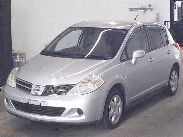 NISSAN TIIDA