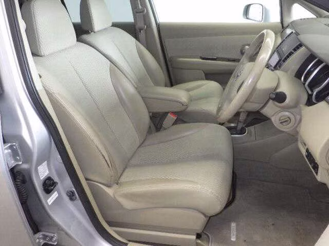 NISSAN TIIDA