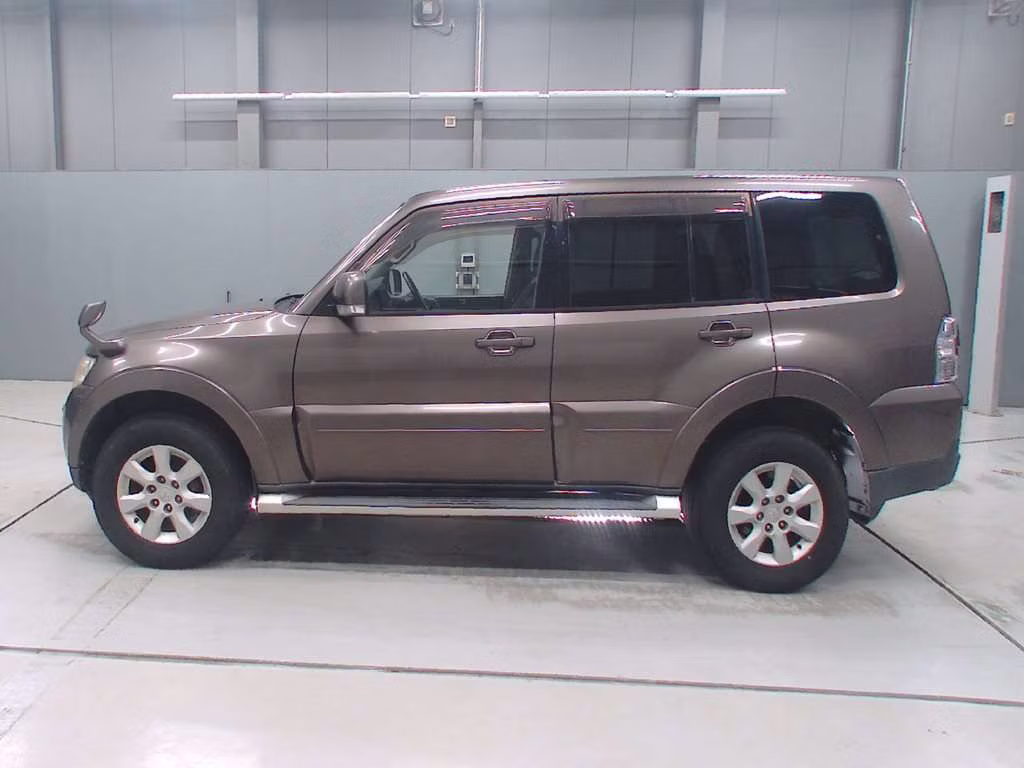 MITSUBISHI PAJERO