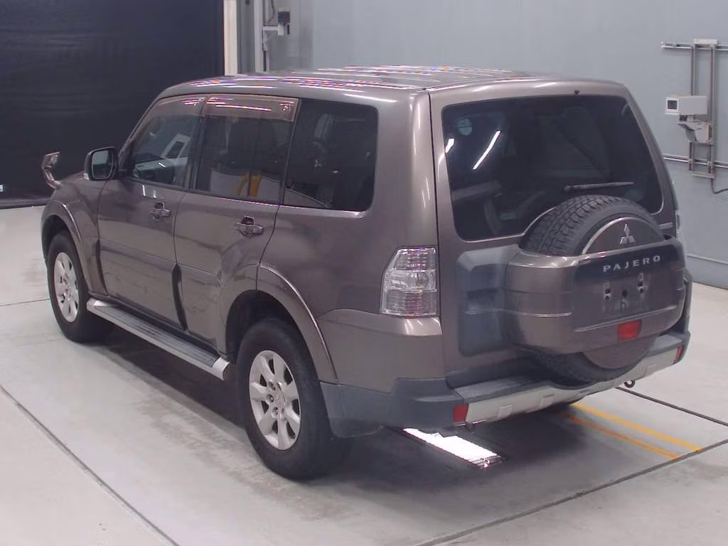MITSUBISHI PAJERO
