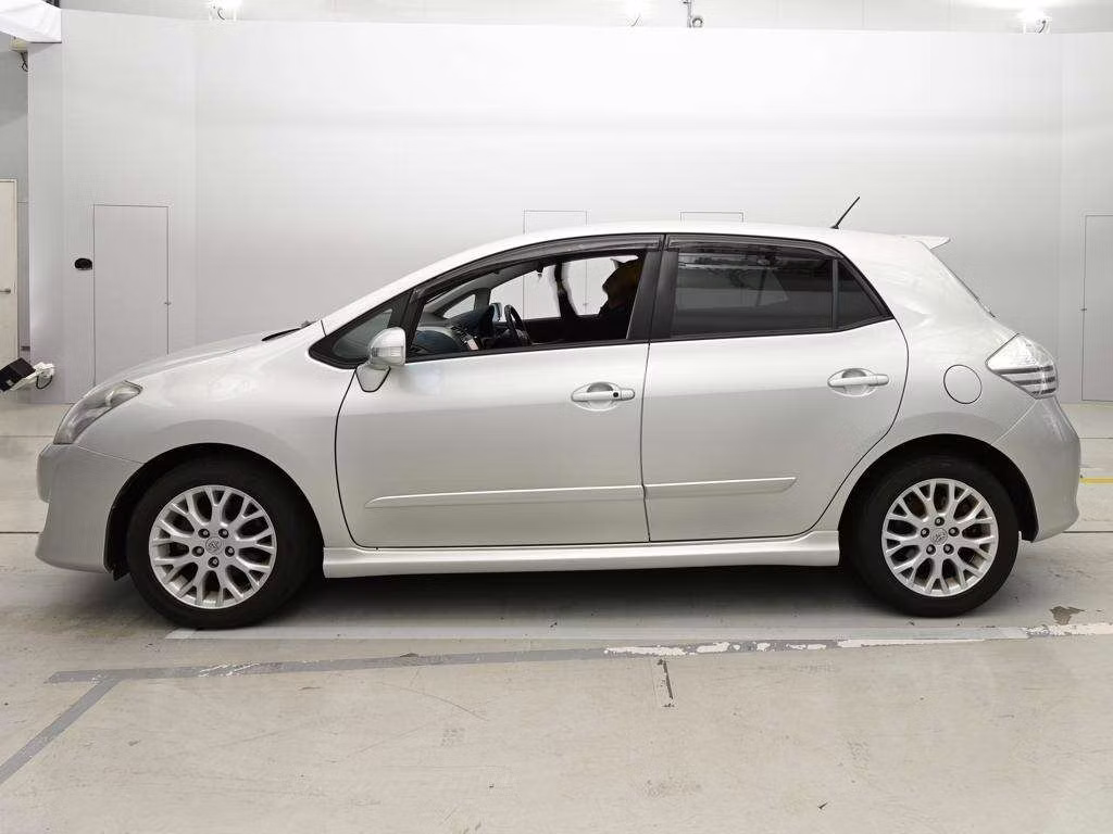 TOYOTA BLADE