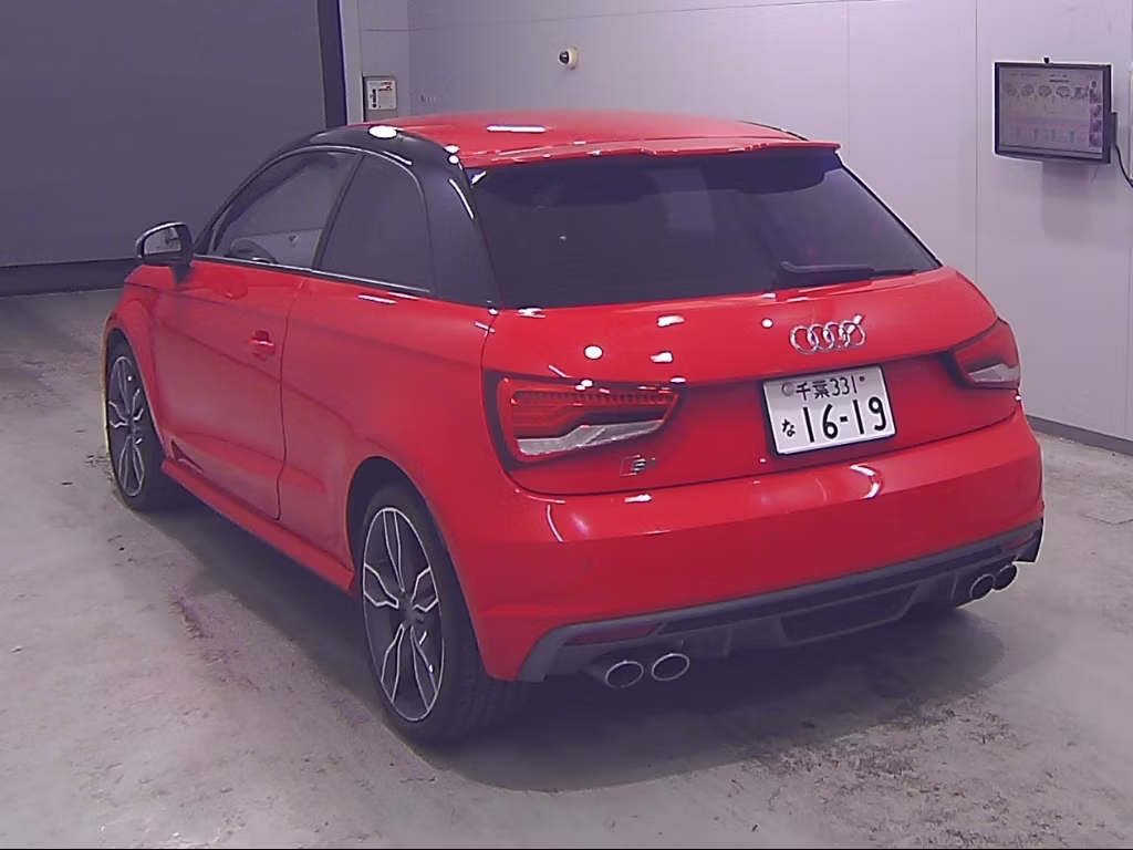 AUDI S1