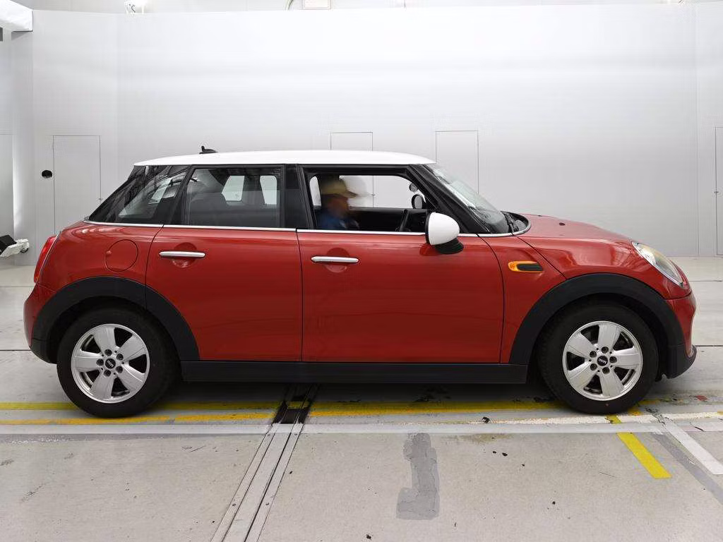 MINI HATCH