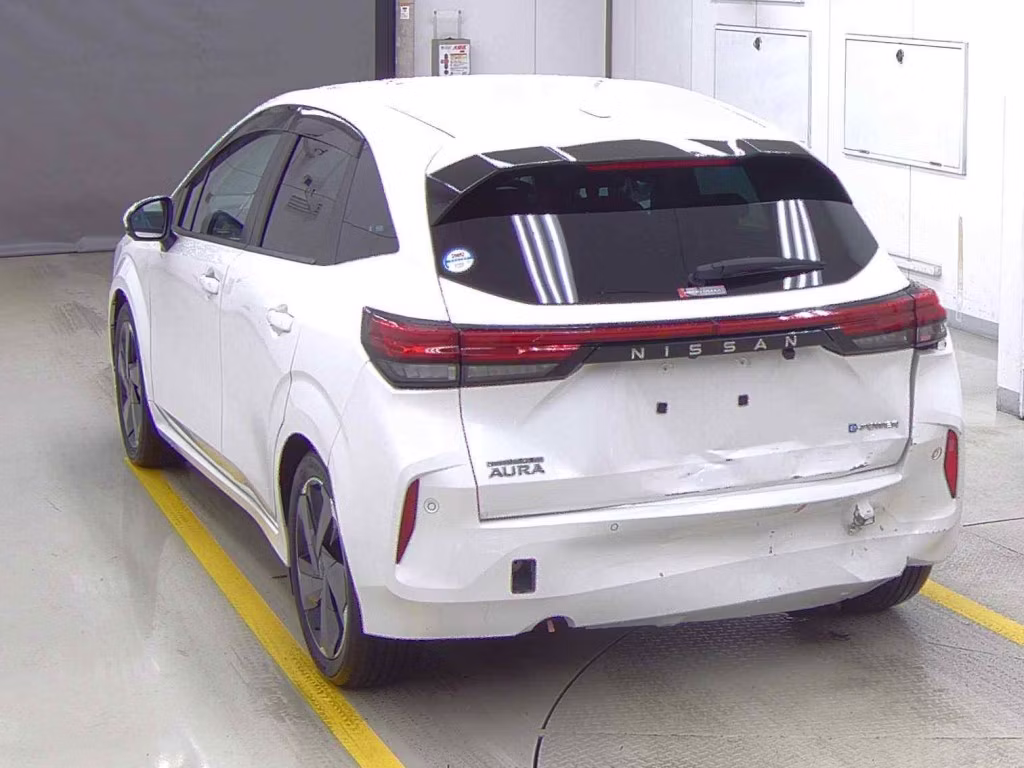 NISSAN AURA