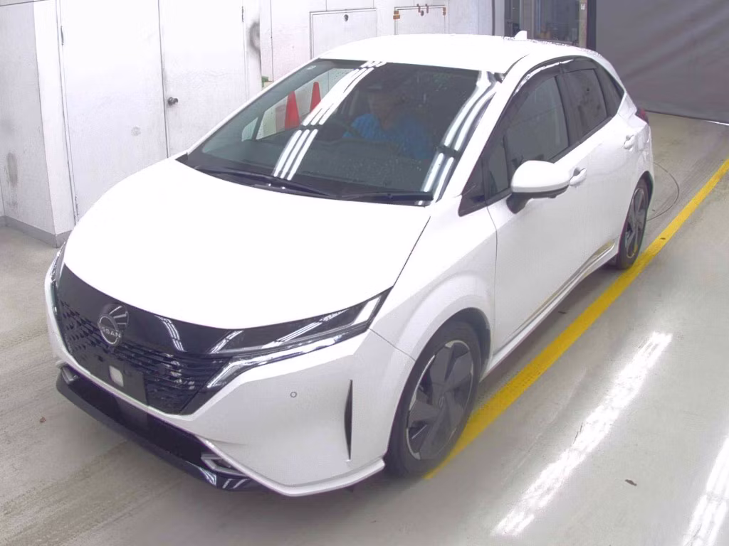 NISSAN AURA