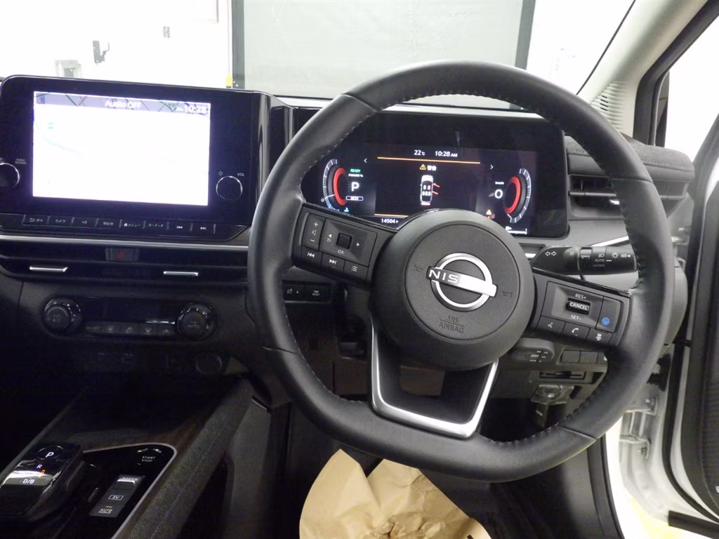 NISSAN AURA