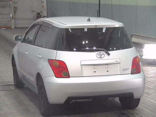 TOYOTA IST