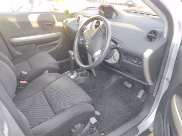 TOYOTA IST