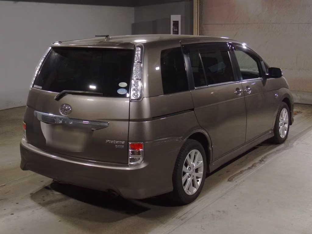 TOYOTA ISIS