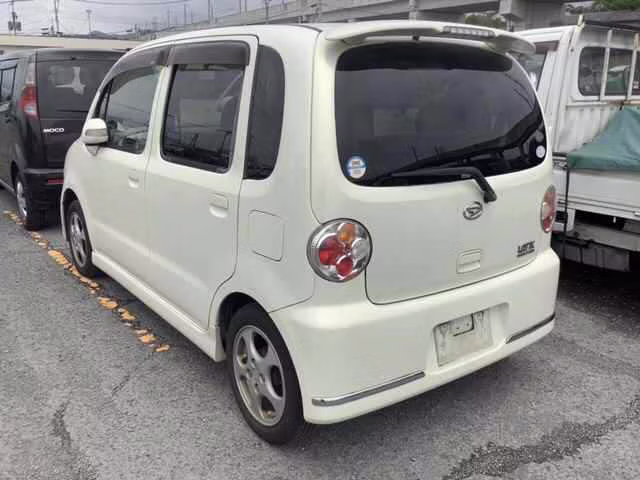 DAIHATSU MOVE LATTE