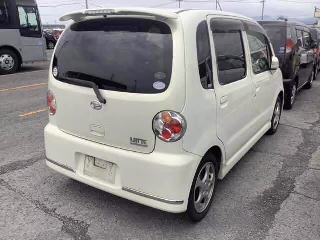 DAIHATSU MOVE LATTE