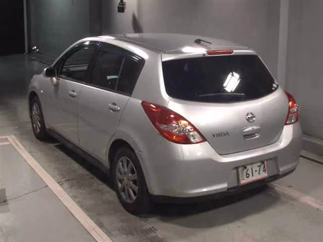 NISSAN TIIDA