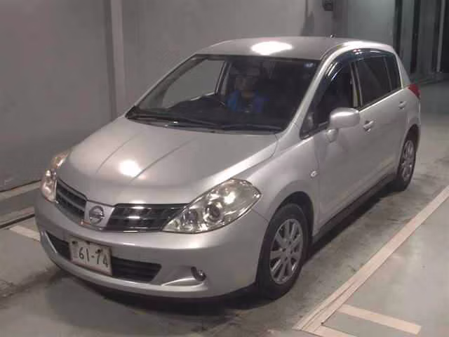 NISSAN TIIDA